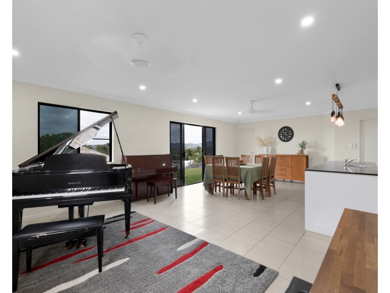 32 Hangan Street, Bucasia QLD 4750