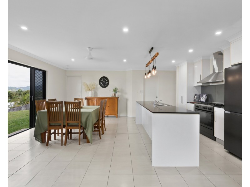 32 Hangan Street, Bucasia QLD 4750