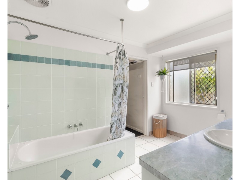 1 Fantome Court, Rural View QLD 4740