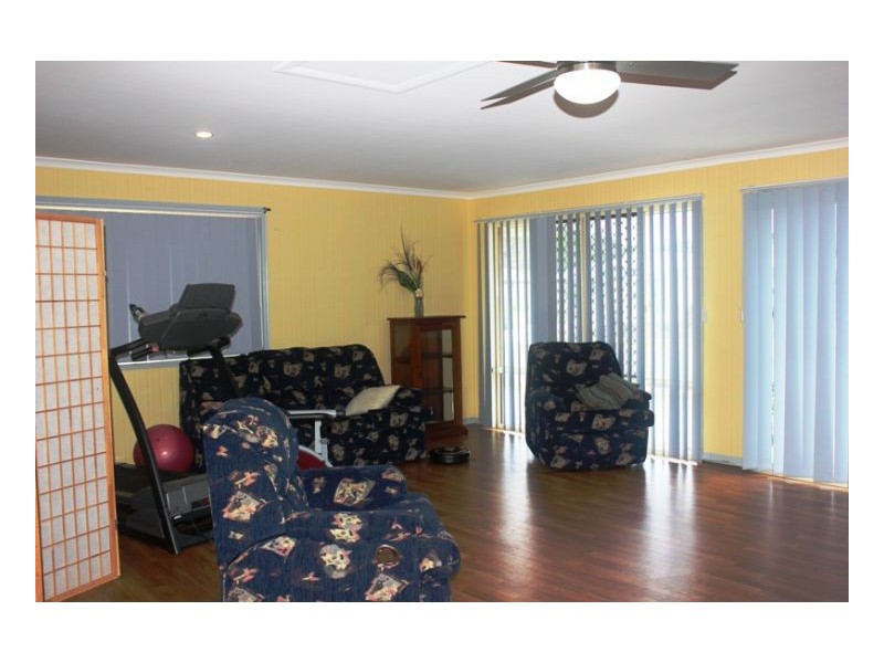 98 Nissen Street, Urraween QLD 4655