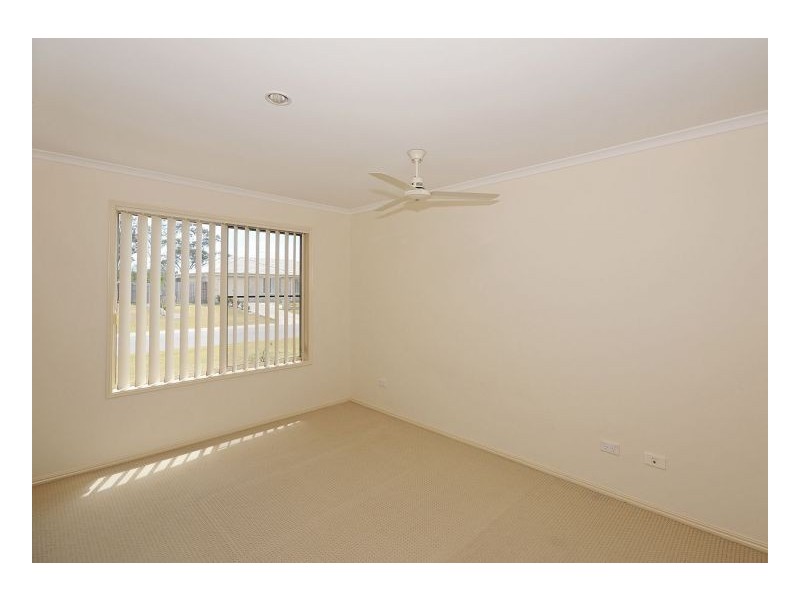 10 Pharlap Court, Point Vernon QLD 4655