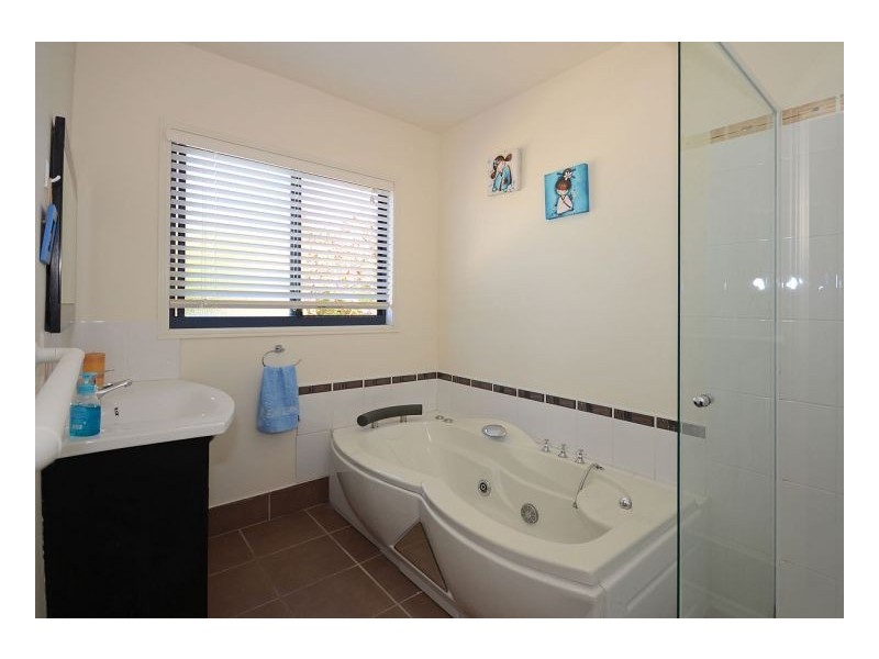 6 Deeds Crt, Dundowran Beach QLD 4655