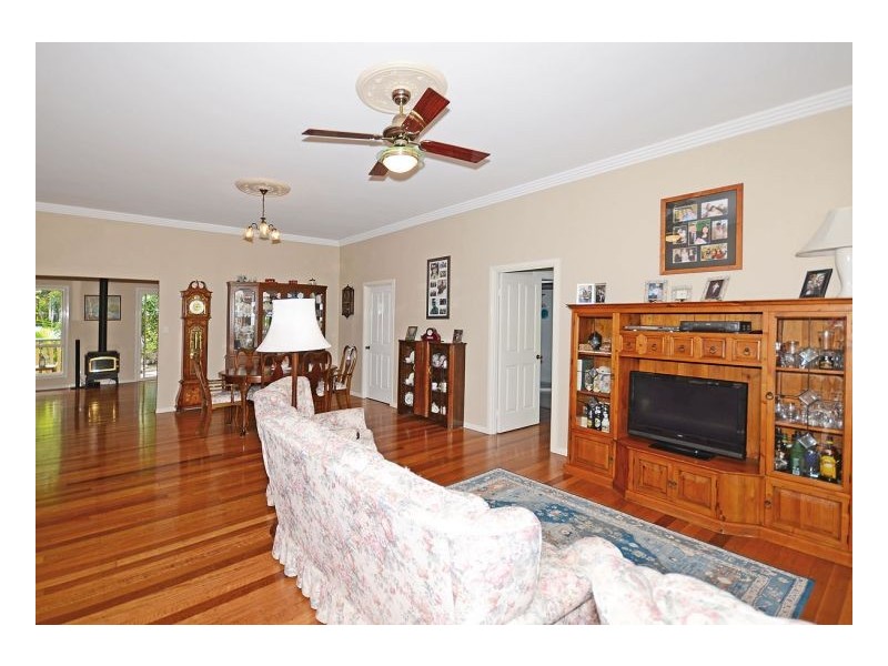 17 Windsor Way, Urraween QLD 4655