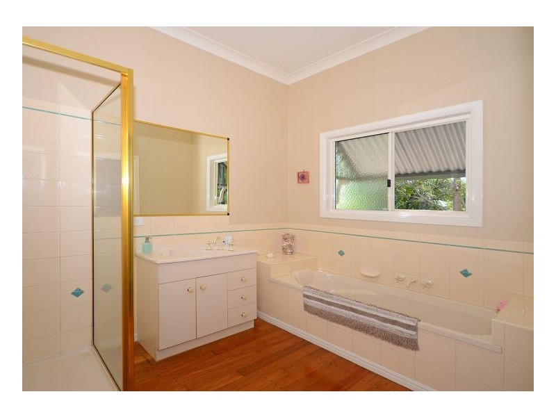 17 Windsor Way, Urraween QLD 4655