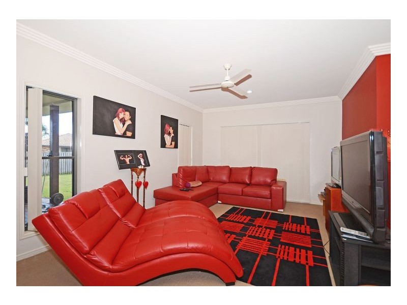 13 Pembridge Cct, Urraween QLD 4655