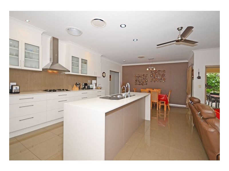 26 Parraweena Court, Point Vernon QLD 4655