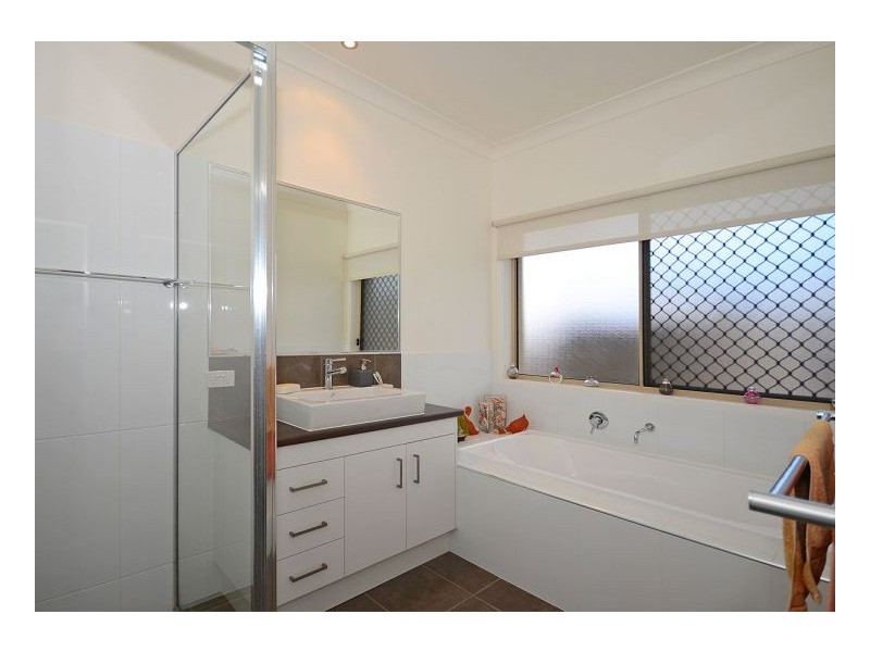 26 Parraweena Court, Point Vernon QLD 4655