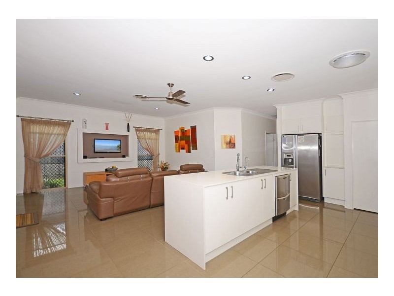 26 Parraweena Court, Point Vernon QLD 4655