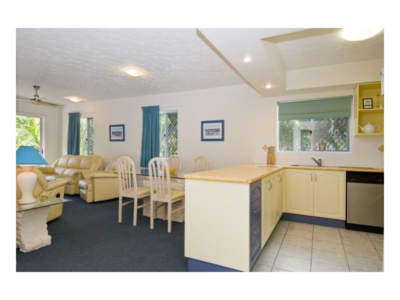 396 The Esplanade, Torquay QLD 4655