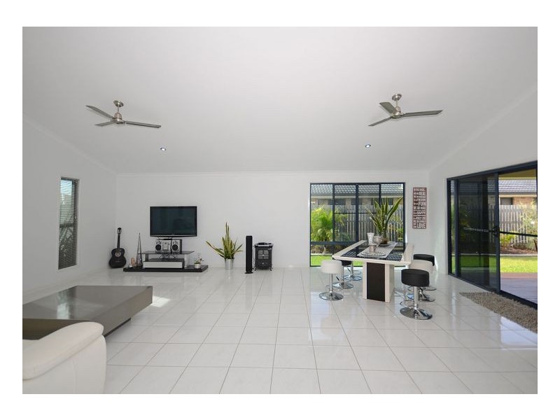 26 Yarrilee Circuit, Dundowran QLD 4655