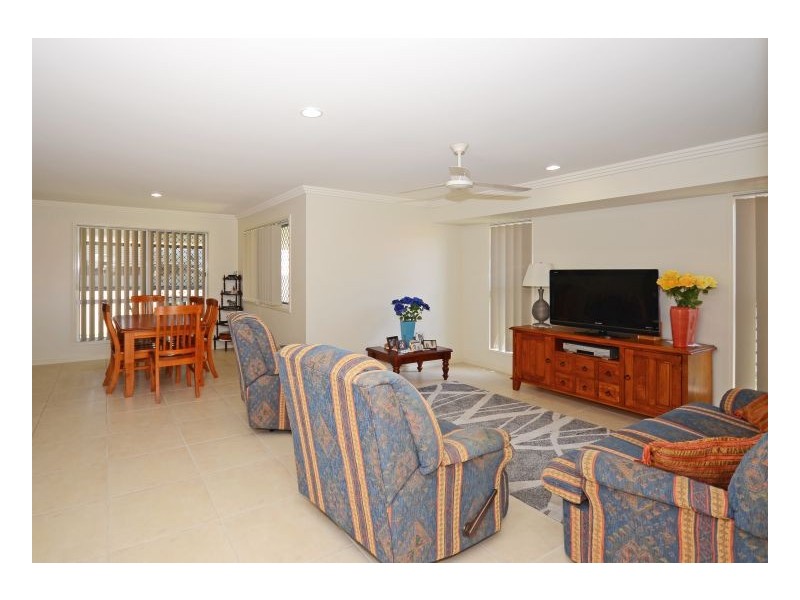 11 Picadilly Cct, Urraween QLD 4655