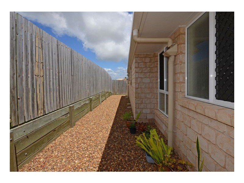 11 Picadilly Cct, Urraween QLD 4655