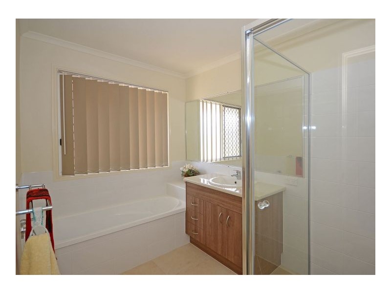 11 Picadilly Cct, Urraween QLD 4655