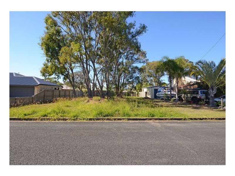 116 Limpus Street, Urangan QLD 4655