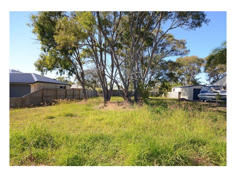 116 Limpus Street, Urangan QLD 4655