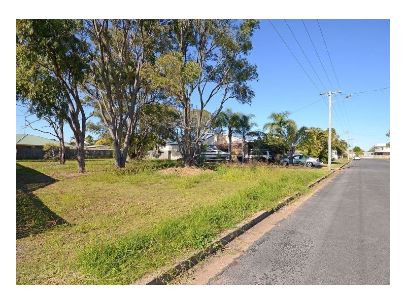 116 Limpus Street, Urangan QLD 4655