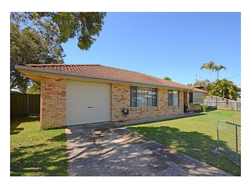 74 Limpus Street, Urangan QLD 4655