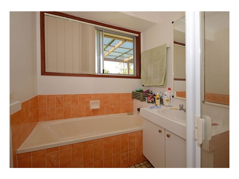 74 Limpus Street, Urangan QLD 4655