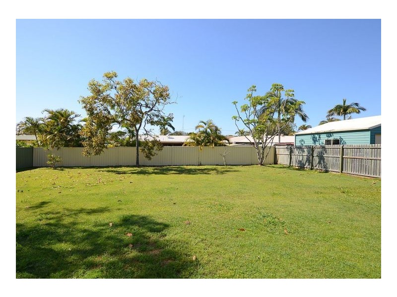 74 Limpus Street, Urangan QLD 4655