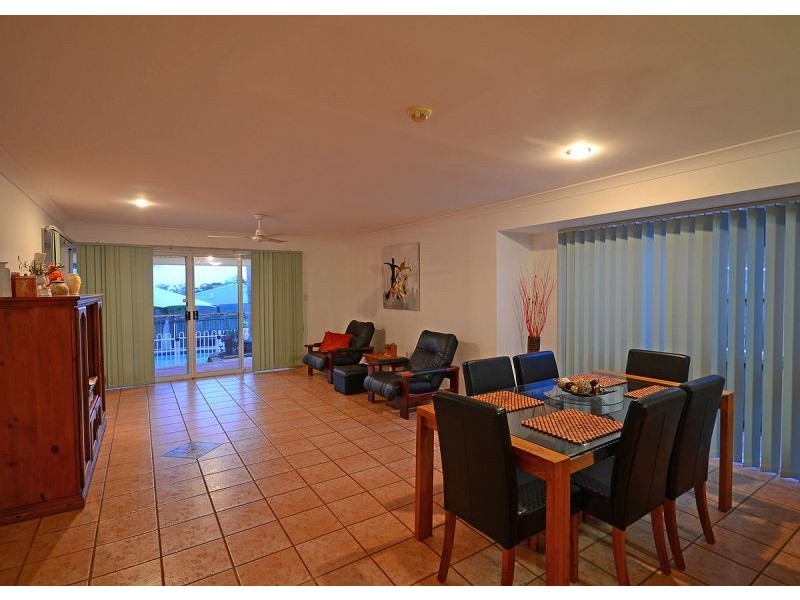 2 Faraday Court, Urraween QLD 4655