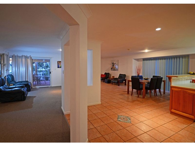 2 Faraday Court, Urraween QLD 4655