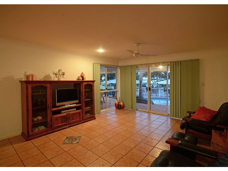 2 Faraday Court, Urraween QLD 4655