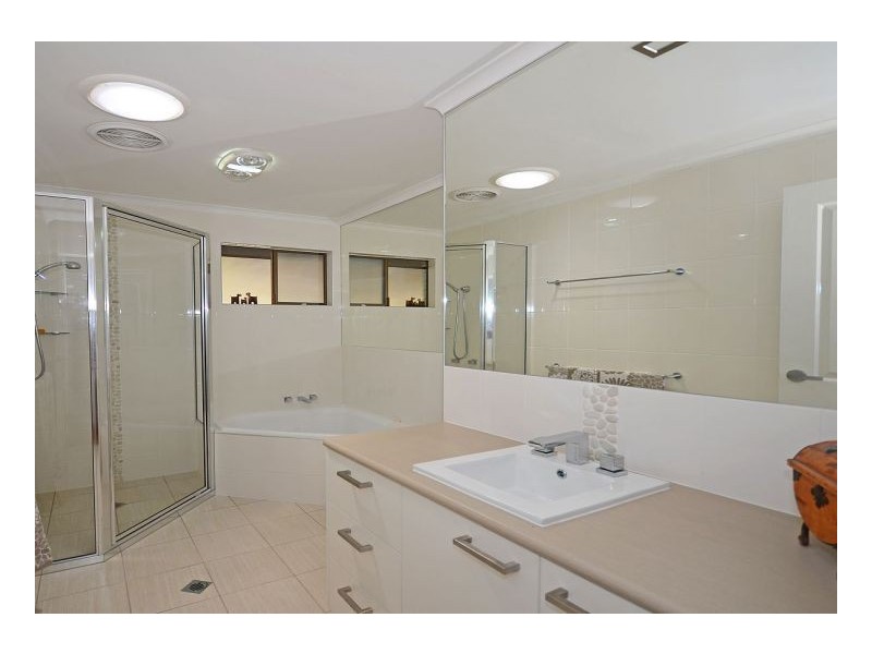 10 Michelle Drive, Point Vernon QLD 4655