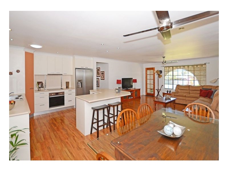 10 Michelle Drive, Point Vernon QLD 4655