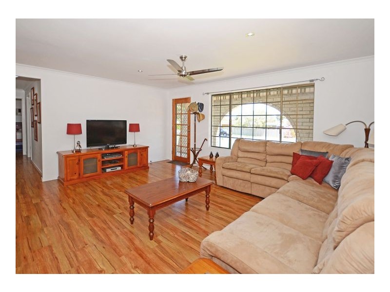 10 Michelle Drive, Point Vernon QLD 4655