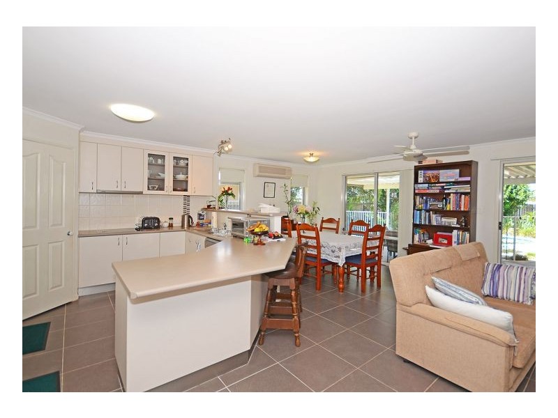 86 Wattle Street, Point Vernon QLD 4655