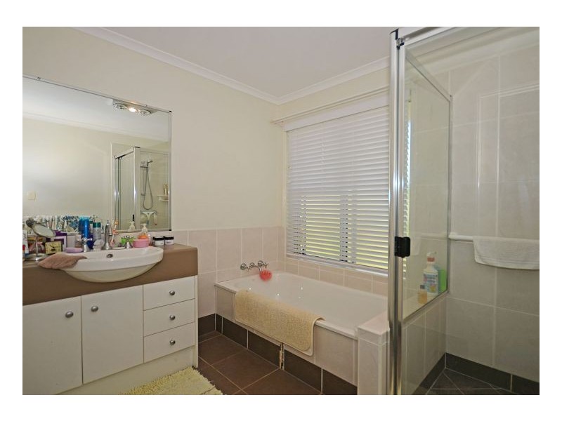 86 Wattle Street, Point Vernon QLD 4655