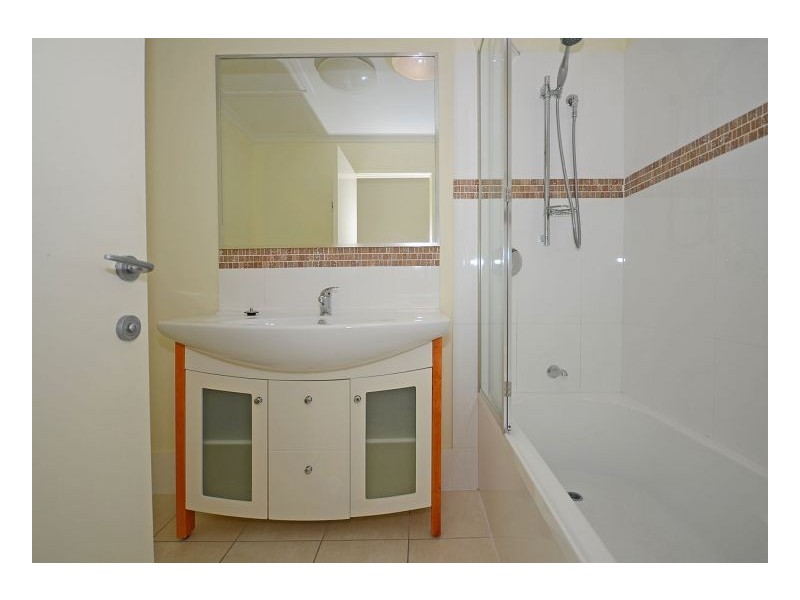 15/654 Charlton Esplanade, Urangan QLD 4655