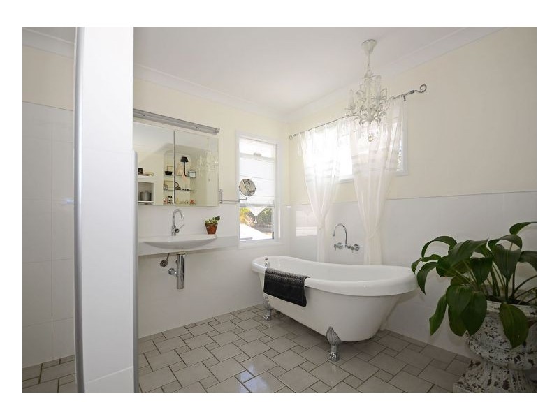 243 Doolong Rd, Wondunna QLD 4655