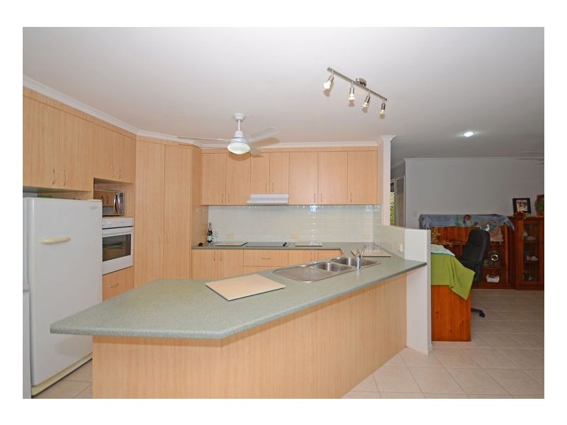 24 Jonwest Cl, Torquay QLD 4655