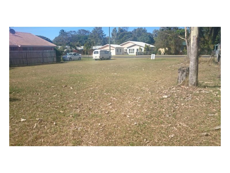 14 Desmond Drive, Toogoom QLD 4655