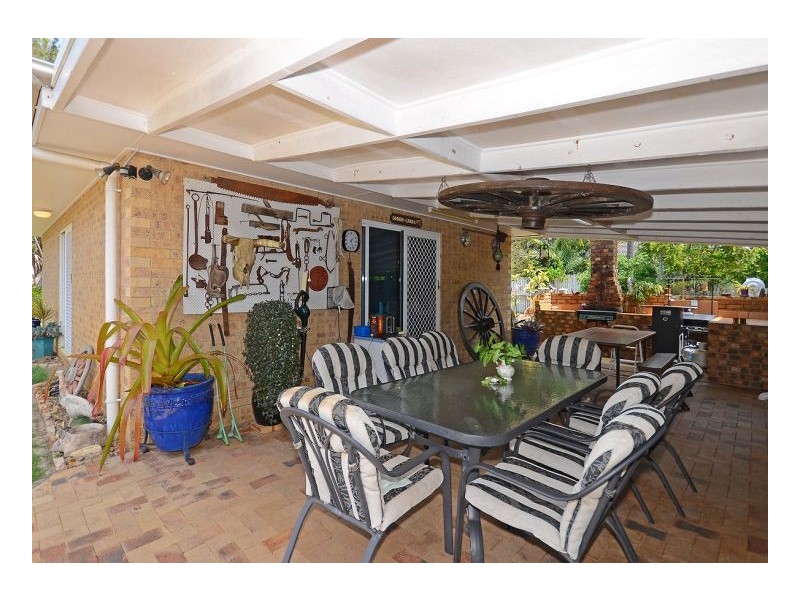 6 Palm Way, Dundowran Beach QLD 4655