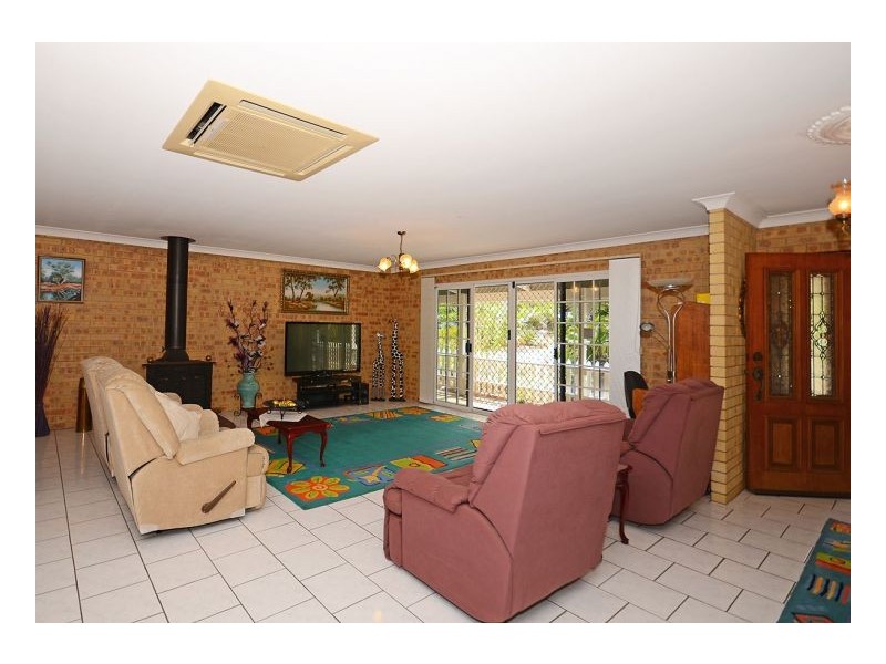 6 Palm Way, Dundowran Beach QLD 4655