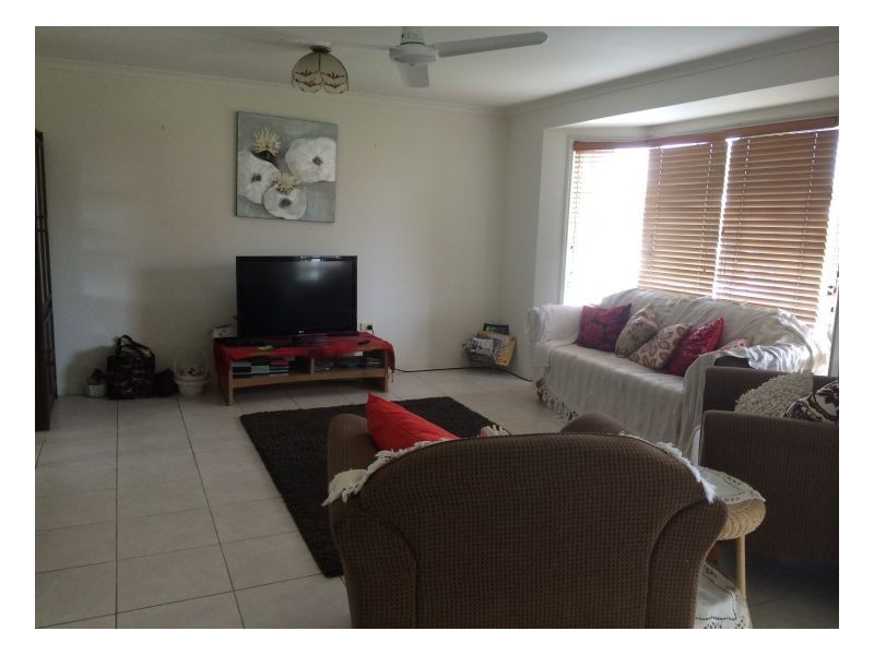 8 Fiona Court, Urangan QLD 4655