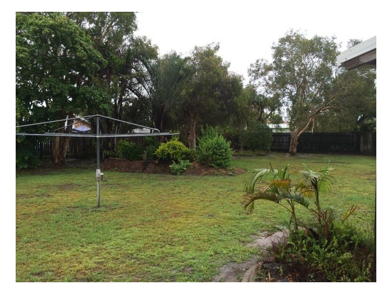8 Fiona Court, Urangan QLD 4655
