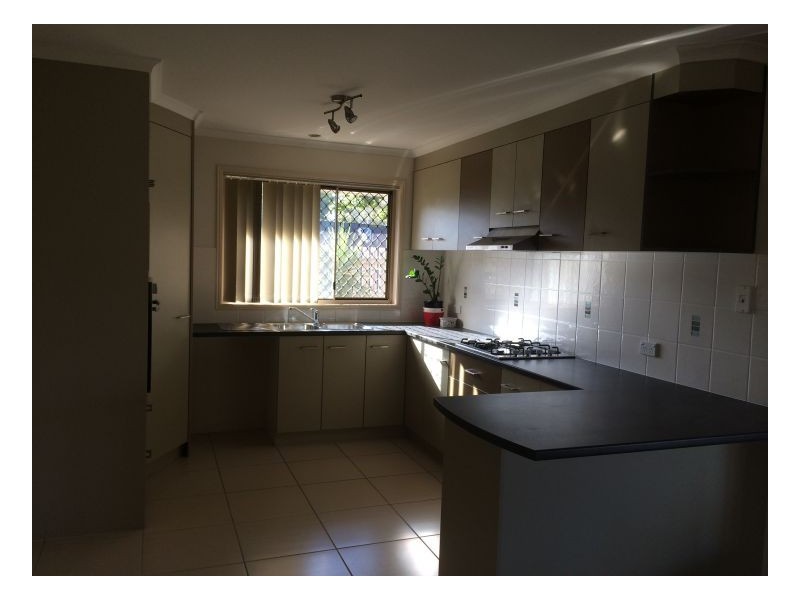 27 Topaz Circuit, Urangan QLD 4655