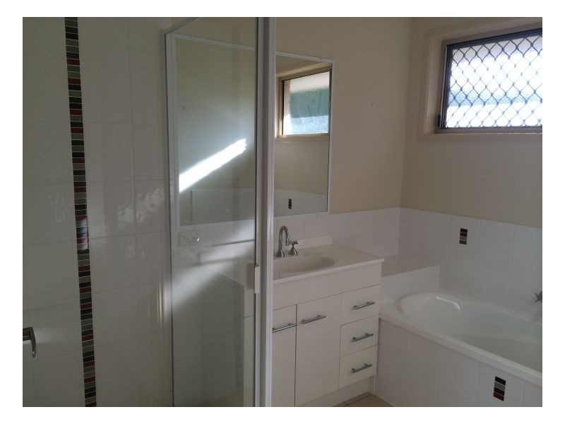 27 Topaz Circuit, Urangan QLD 4655