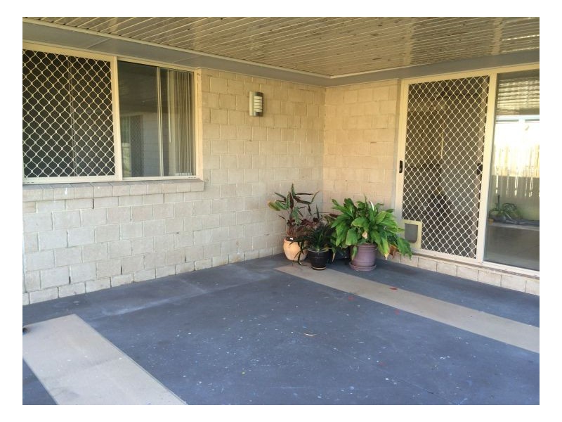27 Topaz Circuit, Urangan QLD 4655