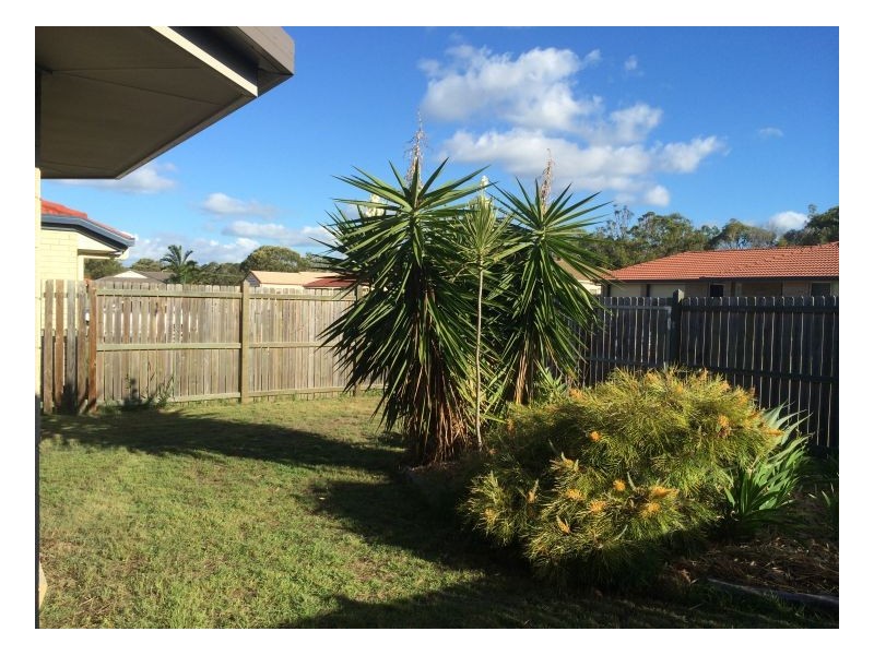 27 Topaz Circuit, Urangan QLD 4655