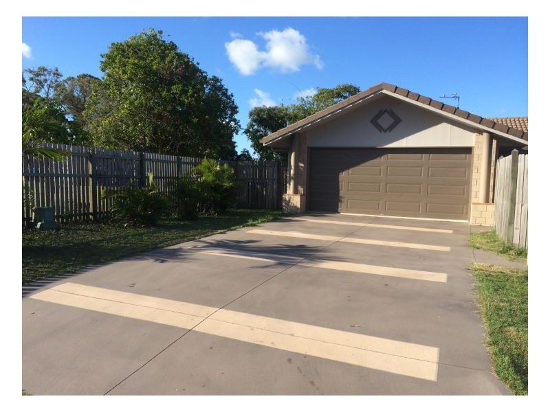 27 Topaz Circuit, Urangan QLD 4655