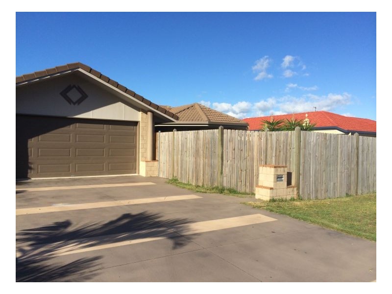 27 Topaz Circuit, Urangan QLD 4655