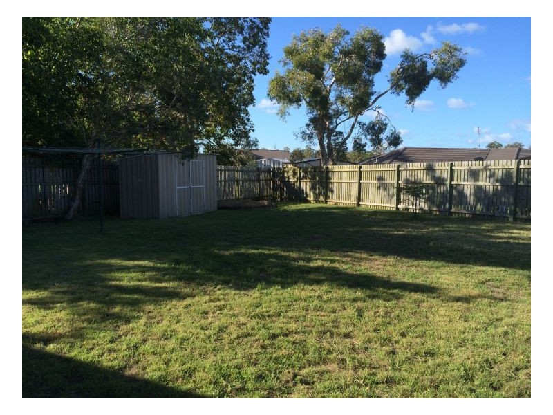 27 Topaz Circuit, Urangan QLD 4655
