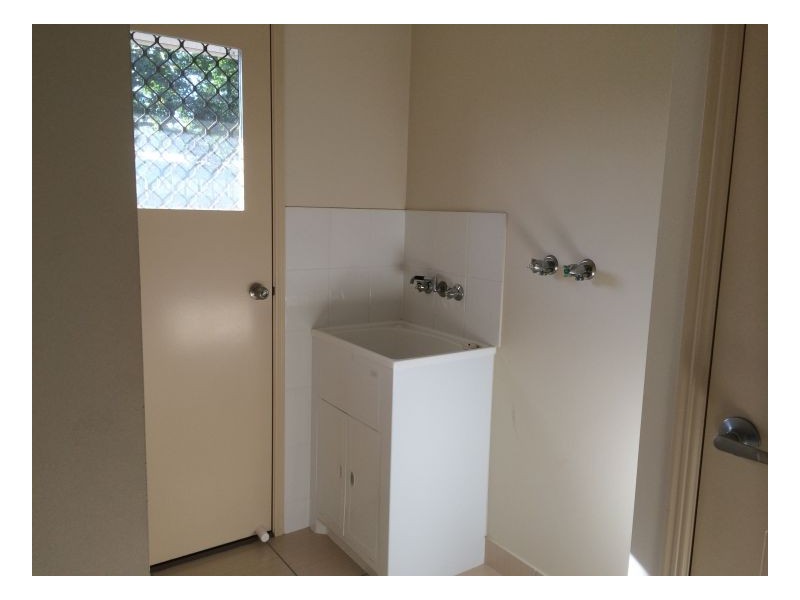 27 Topaz Circuit, Urangan QLD 4655