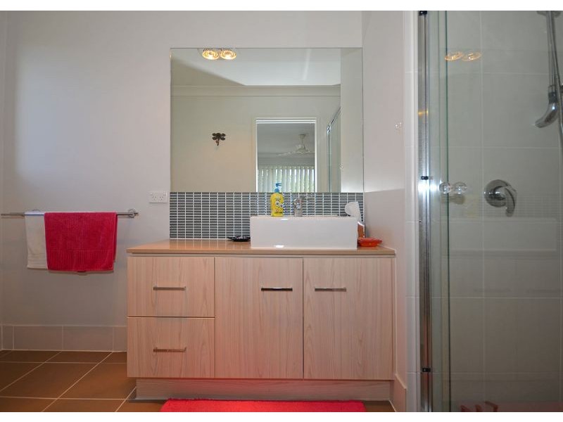 9 Captain Cook Street, Urraween QLD 4655