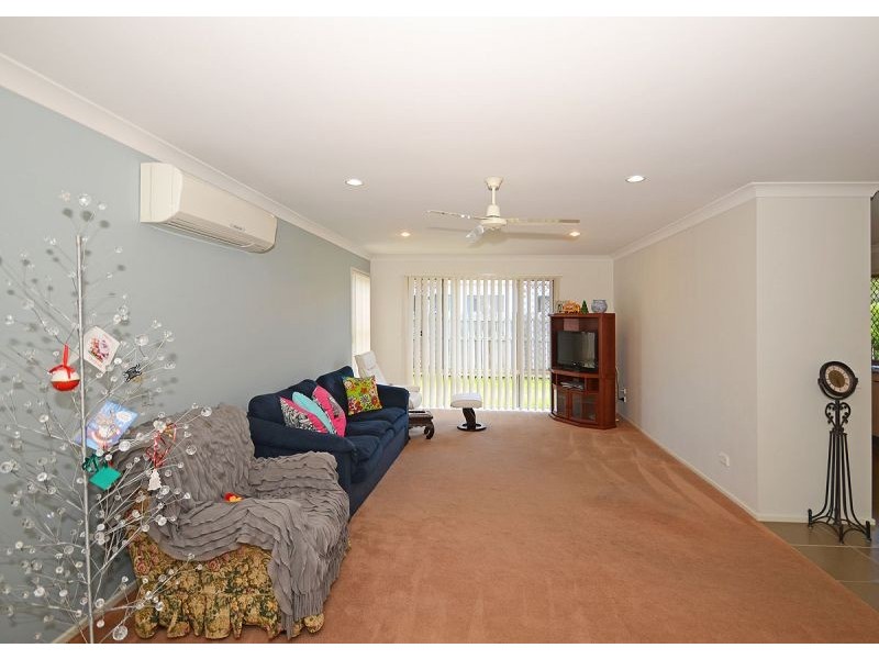 9 Captain Cook Street, Urraween QLD 4655