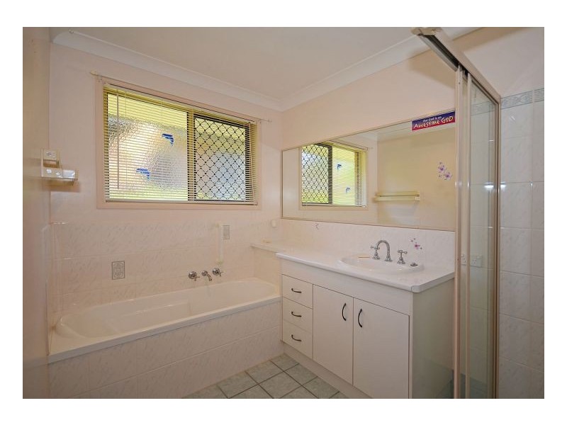 8 Nicholson Ct, Urraween QLD 4655